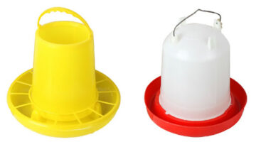 How many feeders and drinkers for 100 broilers per day